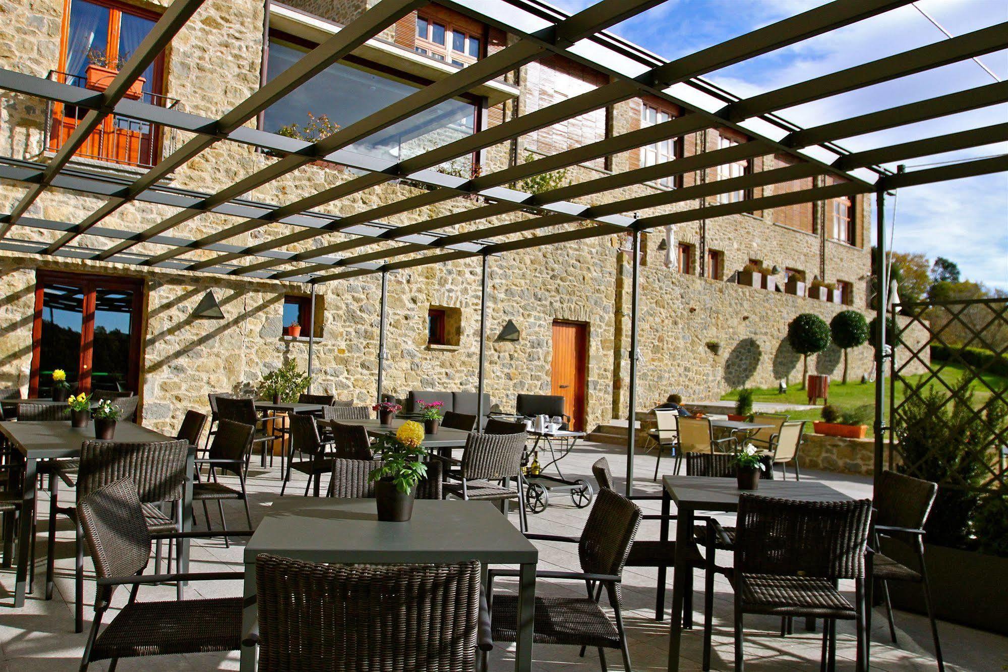 Hotel Restaurante El Ventos Sant Felíu de Pallarols Buitenkant foto