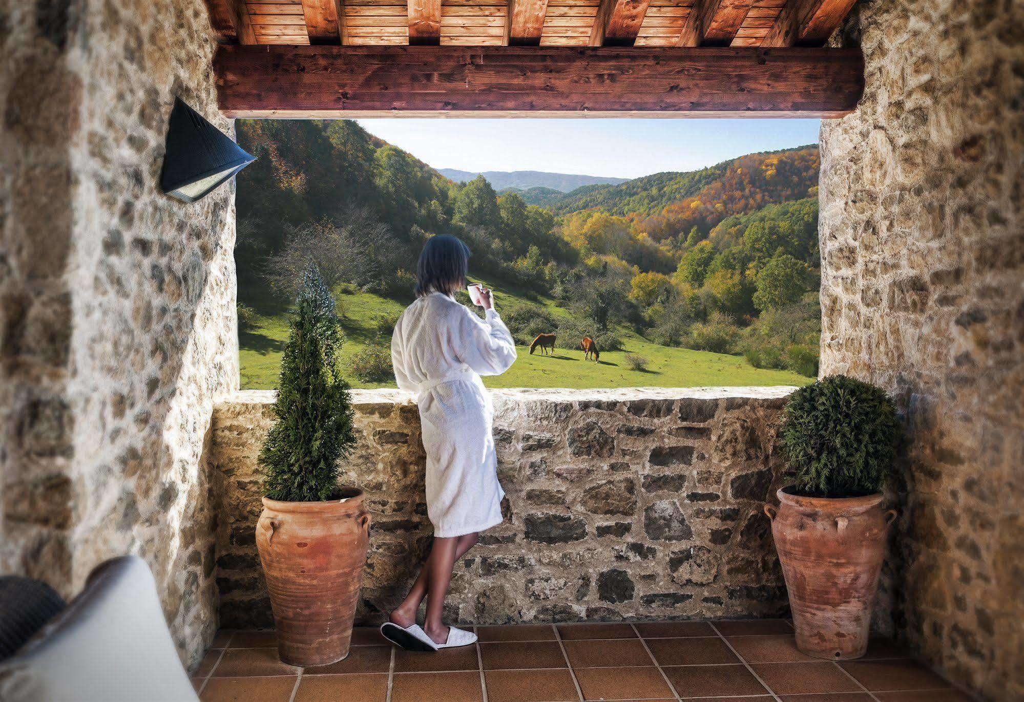 Hotel Restaurante El Ventos Sant Felíu de Pallarols Buitenkant foto