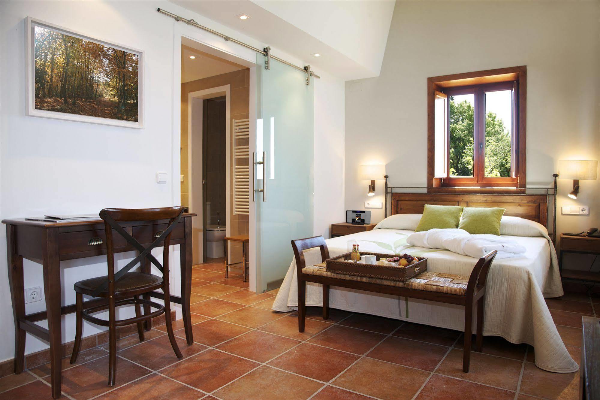 Hotel Restaurante El Ventos Sant Felíu de Pallarols Buitenkant foto