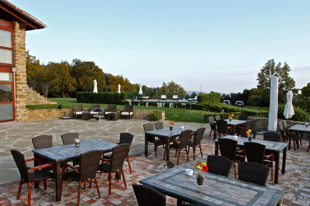 Hotel Restaurante El Ventos Sant Felíu de Pallarols Buitenkant foto