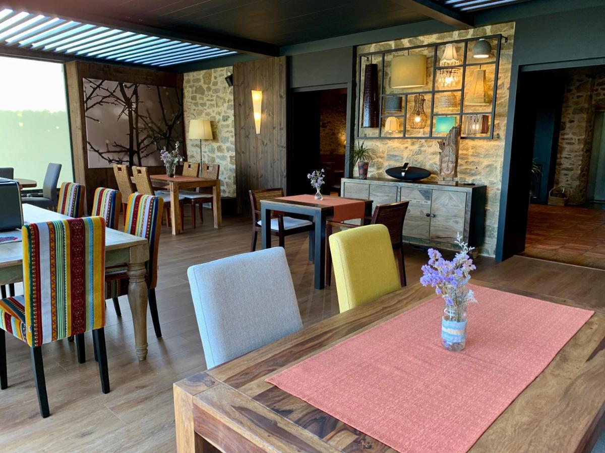 Hotel Restaurante El Ventos Sant Felíu de Pallarols Buitenkant foto